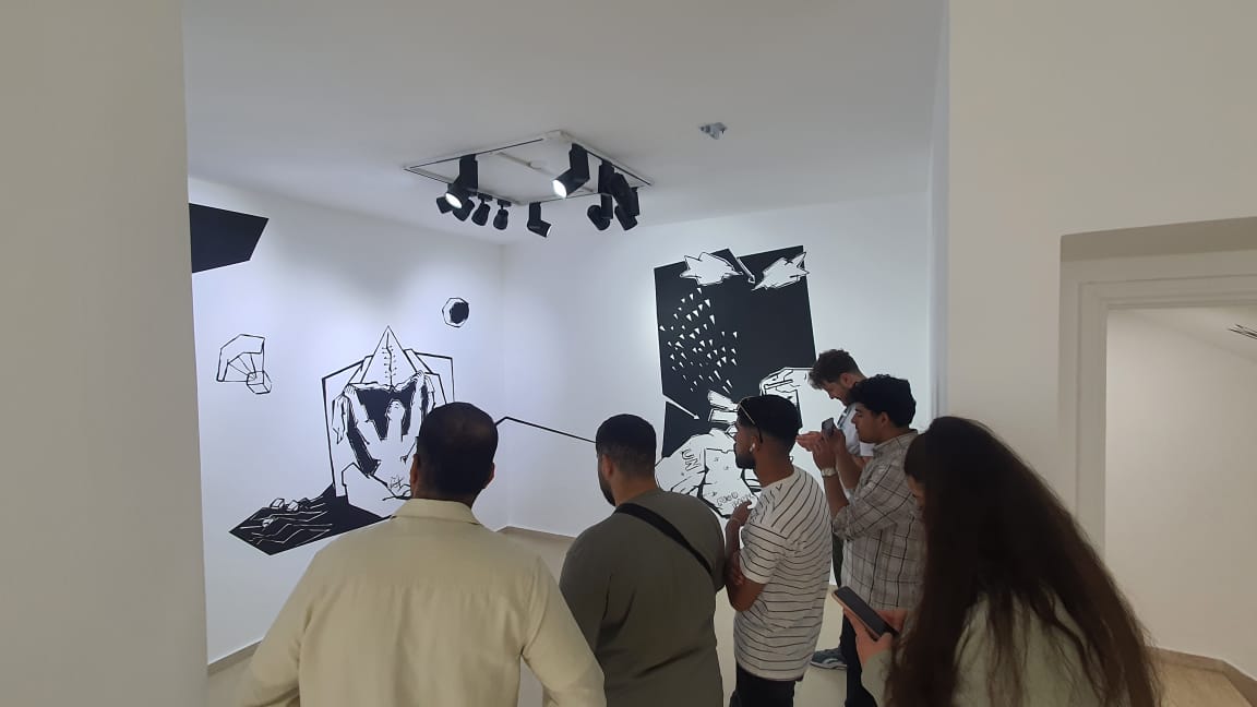 Students of Virtual Reality Arts Explore Visual Culture through Field Visits to Art Exhibitions