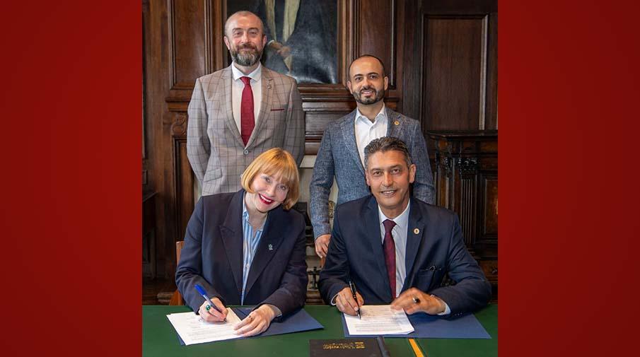 الجامعة وجامعة جلاسكو في المملكة المتحدة توقعان اتفاقية لتعزيز التعاون الطبي