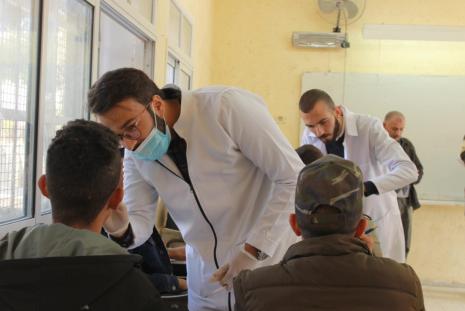 AAUP Concludes Dental Series Visits for High-School Students in Northern West Bank